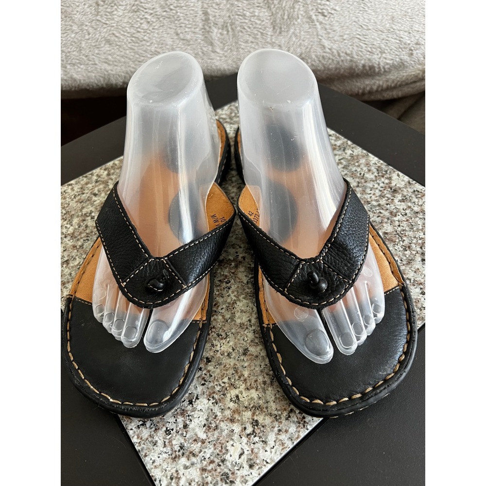 Born Black Leather Thong Sandals Womens 10 Flat Flip Flops Classic Old Money - Picture 1 of 11